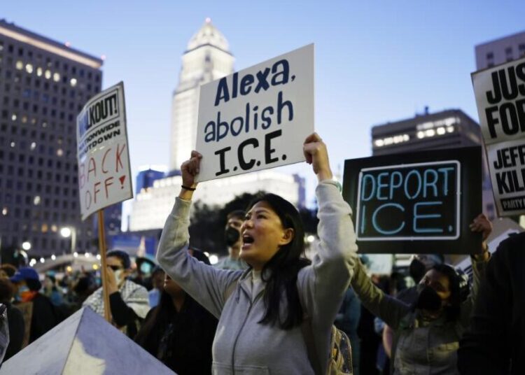 Peaceful protest over Minneapolis shooting begins in downtown Los Angeles; Bass assails ICE