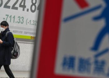 U.S. futures sink after Trump warns of higher tariffs for 8 countries over Greenland issue