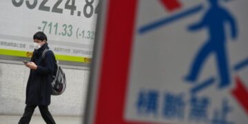 U.S. futures sink after Trump warns of higher tariffs for 8 countries over Greenland issue