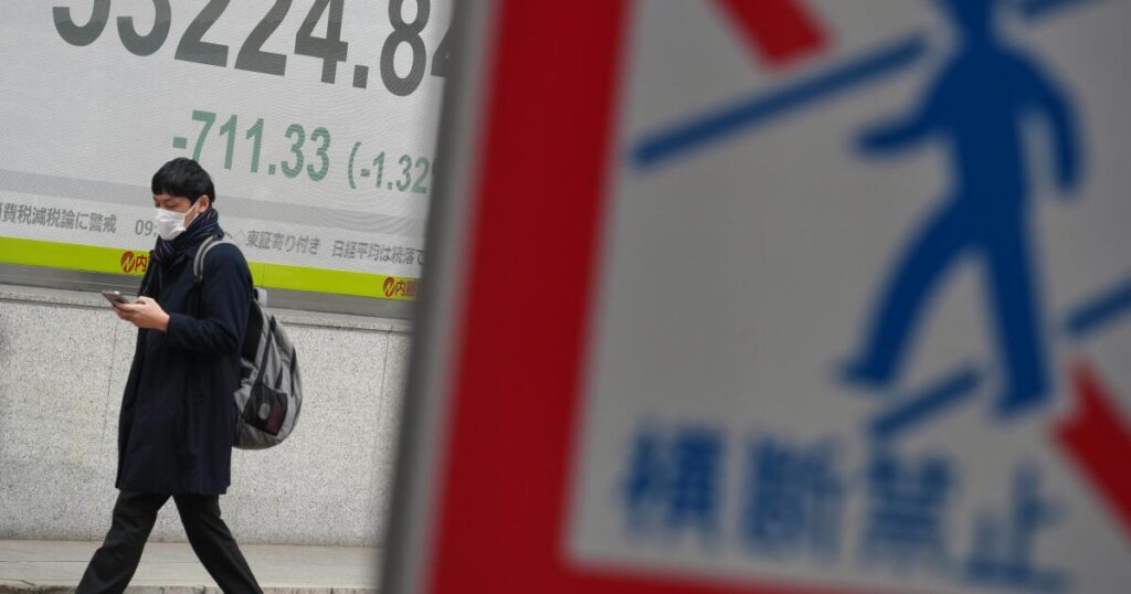 U.S. futures sink after Trump warns of higher tariffs for 8 countries over Greenland issue