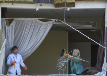 Zelensky replaces Ukraine’s security chief ahead of Paris talks