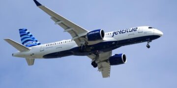 Ex-CHP captain who drunkenly exposed himself on flight, twice, avoids jail sentence