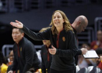 USC’s Lindsay Gottlieb says struggling Trojans are ‘right there’ despite losing five of six