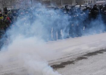 Judge rules federal agents in Minneapolis immigration operation can’t detain or tear-gas peaceful protesters