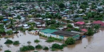 Floods in Mozambique displace more than 300,000