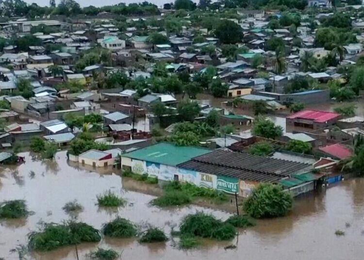 Floods in Mozambique displace more than 300,000