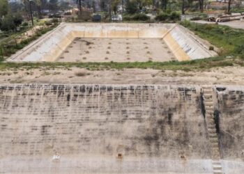 Fighting to survive, an Altadena water company is charging a new ‘fire recovery fee’