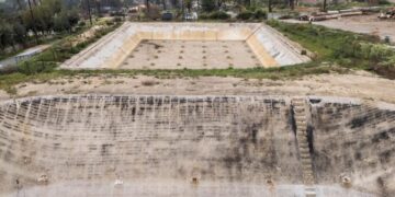 Fighting to survive, an Altadena water company is charging a new ‘fire recovery fee’