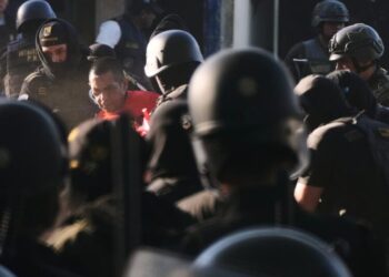 Inmates in 3 Guatemalan prisons hold dozens of guards hostage