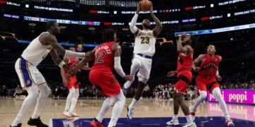 Deandre Ayton has big night as Lakers run past the Raptors