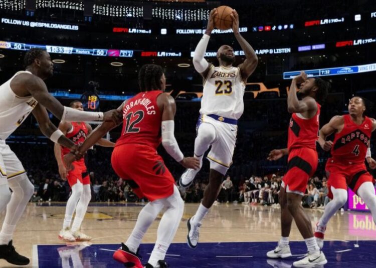 Deandre Ayton has big night as Lakers run past the Raptors