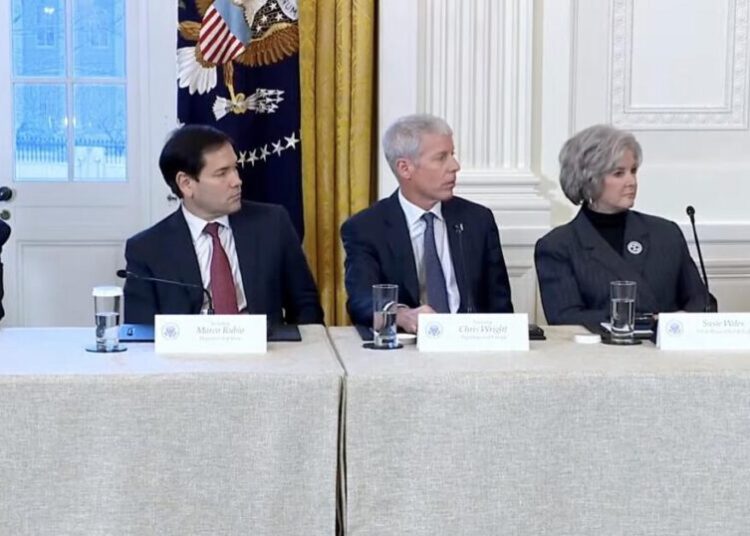 Trump’s Venezuelan oil adventure is coming apart at the seams