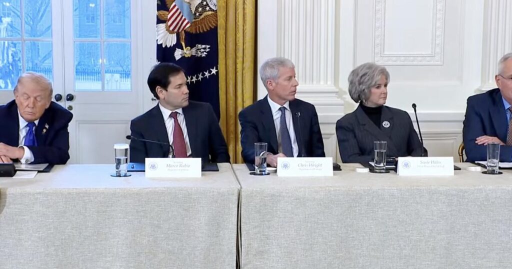 Trump’s Venezuelan oil adventure is coming apart at the seams