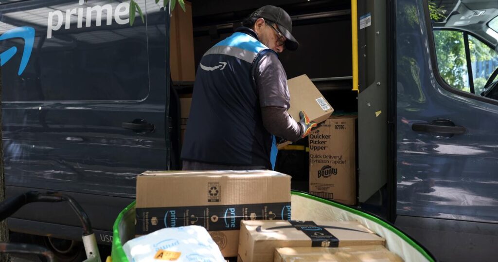 Holiday shoppers spent a record amount online, searching out deals amid economic anxiety