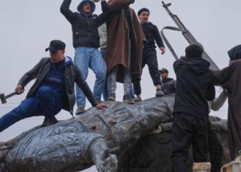 Syrian government forces sweep into Raqqa in ongoing push into Kurdish-held areas