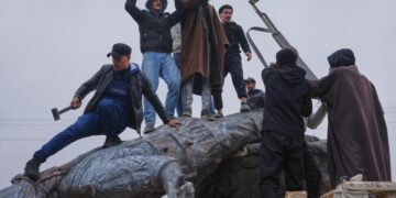 Syrian government forces sweep into Raqqa in ongoing push into Kurdish-held areas