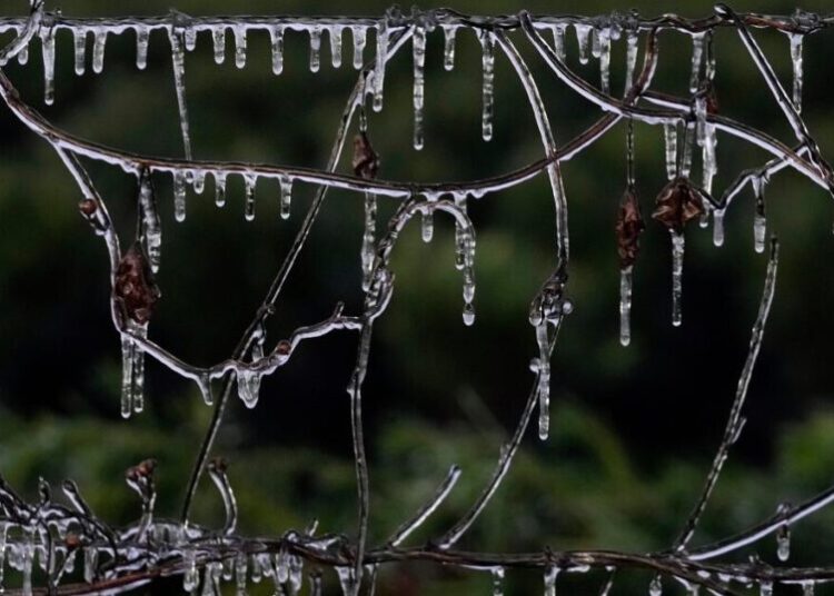 Blast of winter weather hitting Midwest, East Coast and could bring snow to Florida