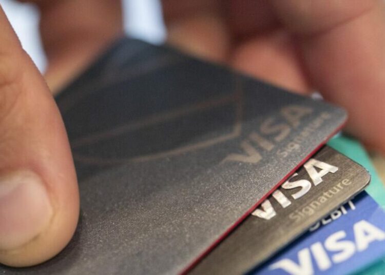 The weird bipartisan alliance to cap credit card rates is onto something