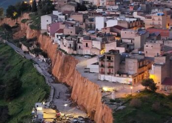 Huge landslide leaves Sicilian homes teetering on cliff edge as 1,500 people are evacuated