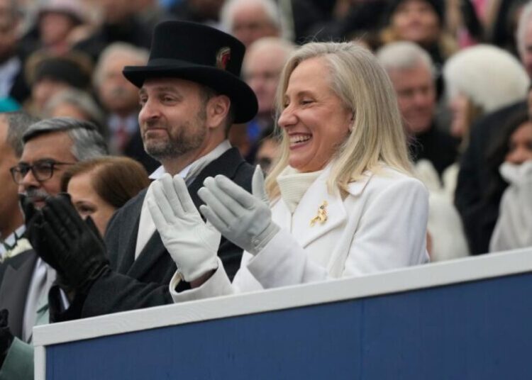 Abigail Spanberger becomes Virginia’s 1st female governor in historic inauguration