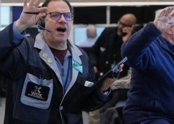 Stocks fall while a break in gold fever sends metals prices plunging