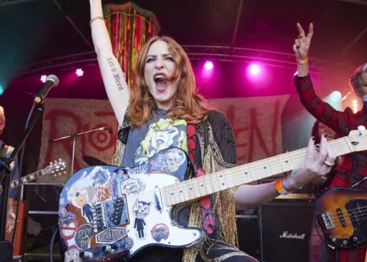 ‘Riot Women’ has a rockin’ time with middle-aged, menopausal women