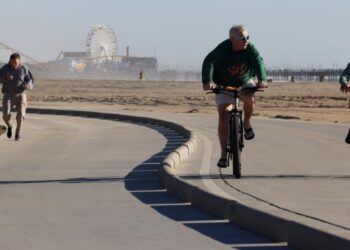 In pricey Santa Monica neighborhood, a battle rages over supportive housing