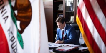 ICE ‘wrongfully detained’ L.A. County D.A.’s office employee, Hochman says