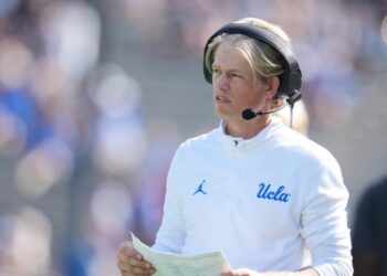 Jerry Neuheisel is leaving UCLA to rejoin Chip Kelly at Northwestern