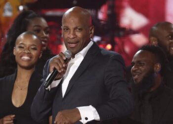 Gospel singer Donnie McClurkin, who rebuked homosexuality, sued for sexual abuse by male assistant