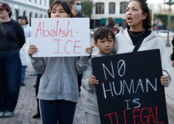 Political schism seen in reaction to videos showing deadly Minneapolis shooting