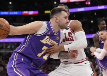 Luka Doncic puts on a show, scoring 46 points in Lakers’ win over Bulls