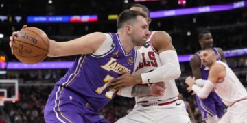 Luka Doncic puts on a show, scoring 46 points in Lakers’ win over Bulls