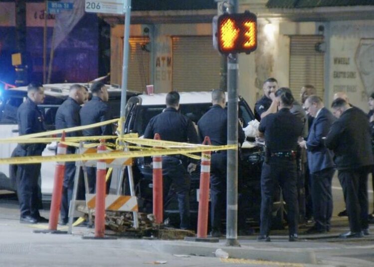 LAPD searching for suspects in Manchester Square shooting that left 1 dead, 4 wounded