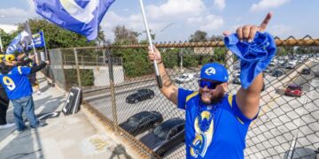 Meet the Freeway Fan, the Rams’ traffic-preaching inspiration