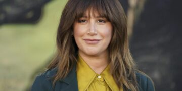 After Ashley Tisdale calls mom group ‘too high school,’ Hilary Duff’s hubby throws a stink bomb