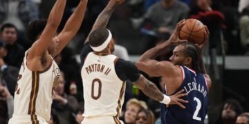 Kawhi Leonard scores 24, Steve Kerr is ejected, Steph Curry fouls out: Clippers win has it all