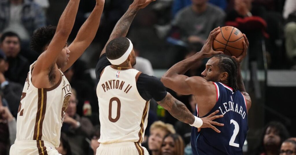 Kawhi Leonard scores 24, Steve Kerr is ejected, Steph Curry fouls out: Clippers win has it all