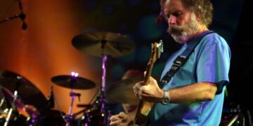 Bob Weir, founding member of the Grateful Dead, dies at 78