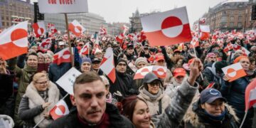 Trump says 8 European countries will be charged a 10% tariff for opposing U.S. seizing Greenland