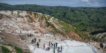 Mine collapses in eastern Congo, leaving at least 200 dead