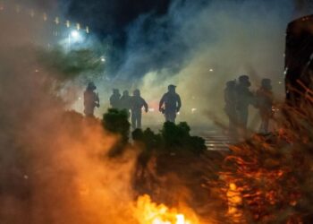 Tensions flare in Minnesota as protesters and federal agents repeatedly square off