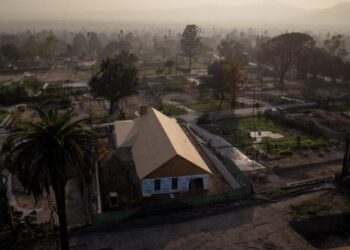 Clashing with the state, L.A. City moves to adopt lenient wildfire ‘Zone Zero’ regulations