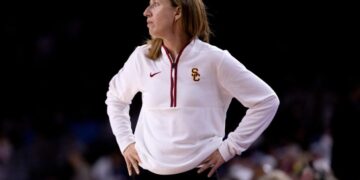 USC women can’t hold on to big lead and lose to Oregon