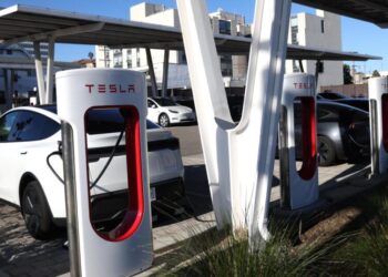 Climate change, electric vehicles and Delta tunnel among the focuses of gubernatorial candidate forum