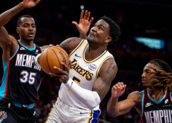 Why the Lakers locked back in on Deandre Ayton in their comeback win against Grizzlies