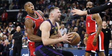 Lakers’ comeback from 26-point deficit falls short against resurgent Clippers