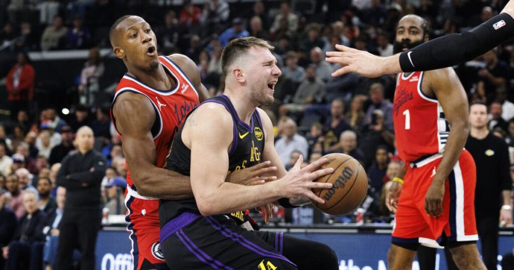 Lakers’ comeback from 26-point deficit falls short against resurgent Clippers