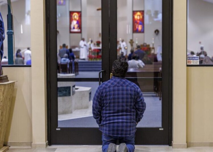 Honduran father died in ICE custody in California. His family wants an investigation