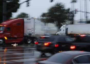 California delayed cancellation of immigrant truckers’ licenses. So feds will withhold $160 million